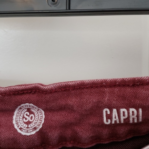 SO maroon capris - Picture 4 of 4